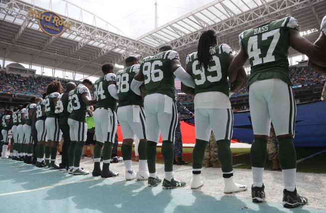 Jets Owner: I'll Pay the Fines If Players Protest
