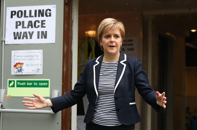 Scottish Leader 'Horrified' at Photo of Bound Female Worker
