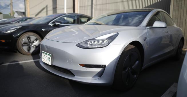 Wireless Fix Gets Consumer Reports to Change Tune on Tesla Model 3