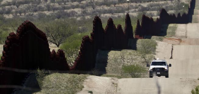 Texas Crash Leaves 5 Dead After Pursuit by Border Agents