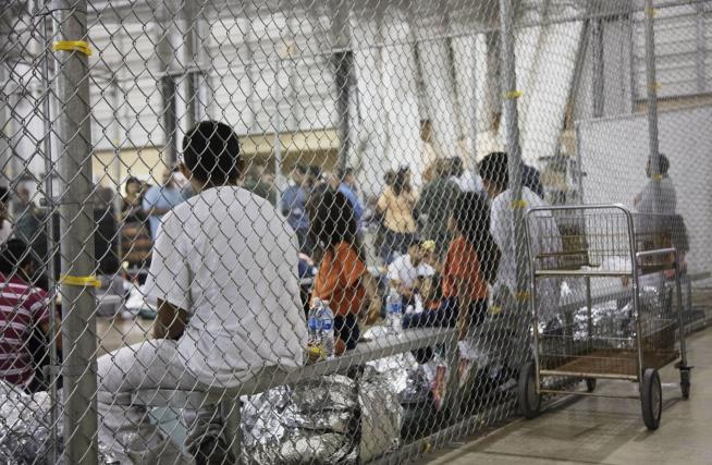 New Flashpoint in Border Controversy: Term 'Cages'