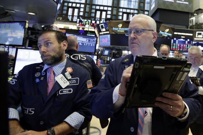 US Stocks Skid on Fresh Trade Fears