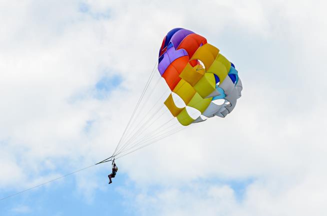 Parasailing Terror as Line Snaps, Woman Drifts for 45 Minutes