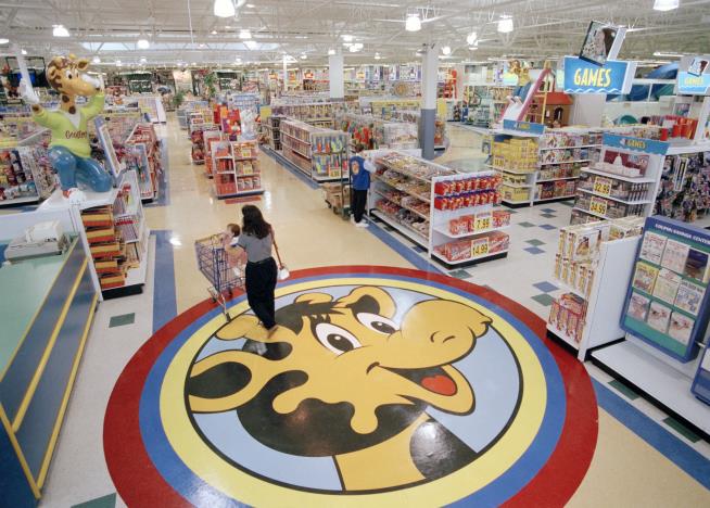 Zoo Has Job Offer for Unemployed Toys 'R' Us Mascot