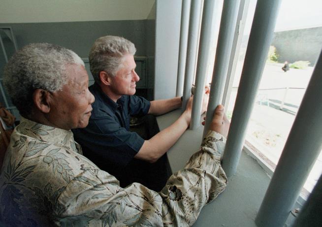 Group Apologizes, Scraps Offer for Night in Mandela's Cell