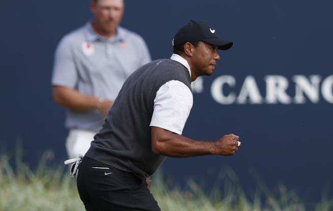 On Final Day at British Open, Tiger Is on the Prowl