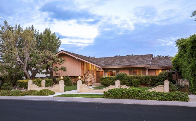 'Brady Bunch House' Bought by Familiar Name
