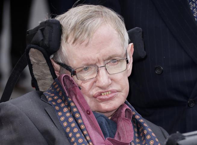 Hawking's Last Warning: Beware 'Superhumans'