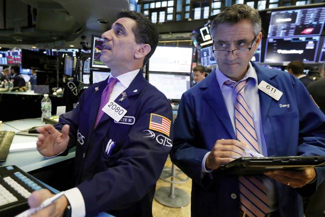 Dow Falls Again as Industrial Stocks Sink