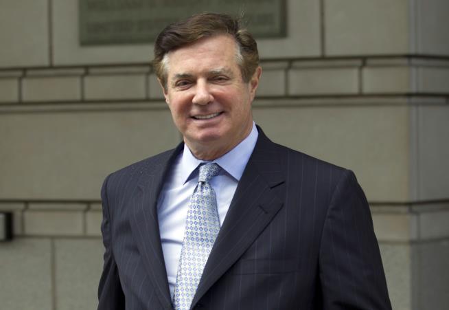 In Wheelchair and Missing a Shoe, Manafort Hears Sentencing Date