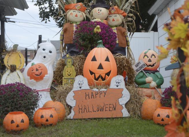 Thousands Want to Change Halloween's Date