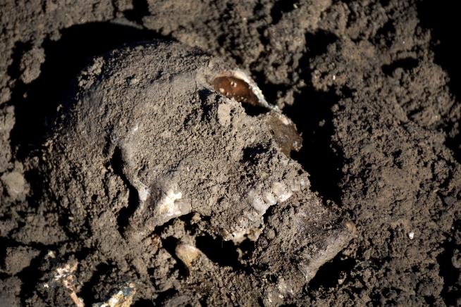 Fresh ISIS Horror: Mass Graves With at Least 6K Bodies