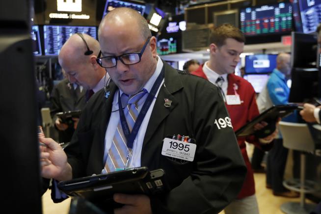 Industrial Stocks Lead US Indexes Higher
