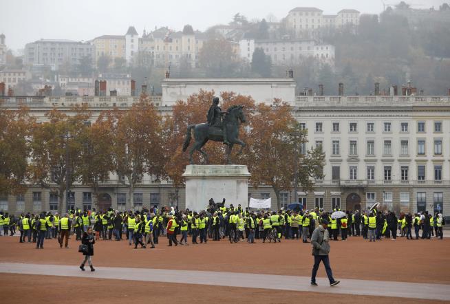 One Dead, Dozens Hurt in France Fuel Tax Protest