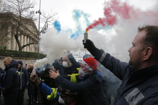 After Violence, France Moves to Assuage Protesters