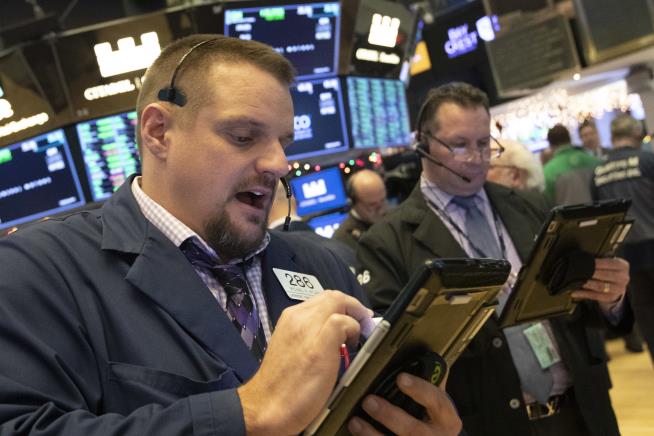 US Stocks See Mixed Finish