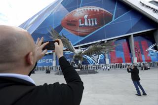 Governors Make Unusual Super Bowl Bet on Own Teams