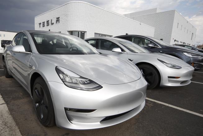 Consumer Reports Yanks Tesla's Recommendation