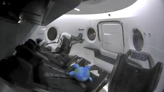 SpaceX's New Dragon Lands One More Success