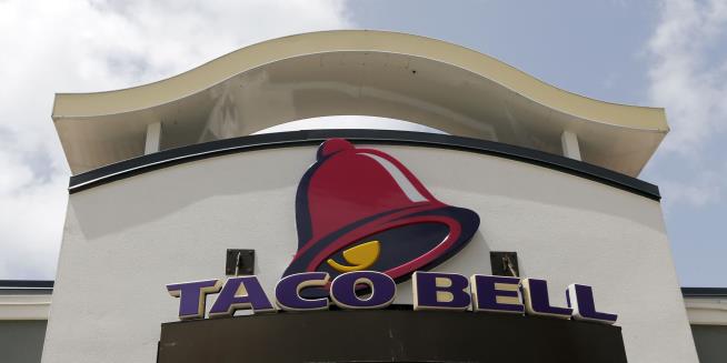 Angry Fast-Food Patrons Cause Chaos at Taco Bell, Domino's