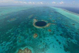 At the Bottom of the Great Blue Hole: Bodies of 2 Divers