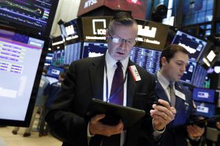 Stocks Erase an Early Loss, End Mixed