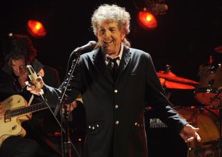 Dylan Gives Concert Crowd a Choice: Listen or Take Photos