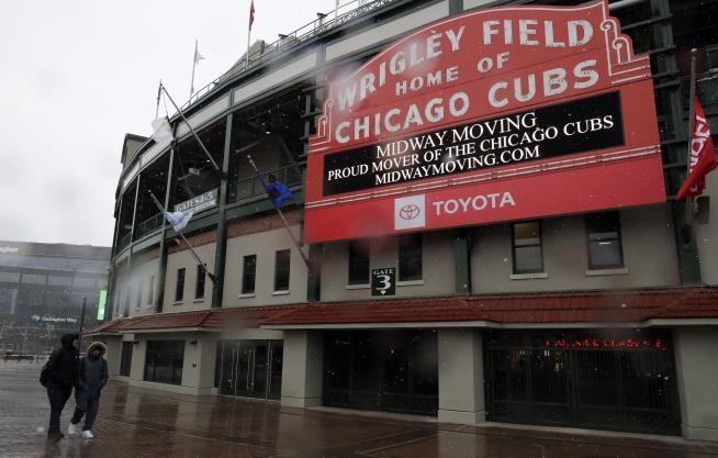 Idiots in Sport: Cubs Investigating 'Repulsive' Gesture Fan Flashed on Air  1236688-11-20190508112629