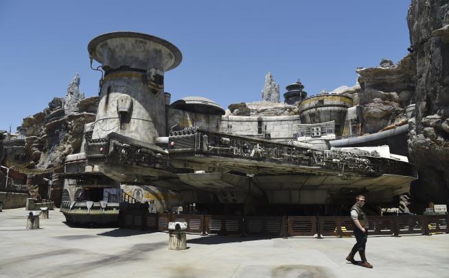See Disney's New Star Wars Land