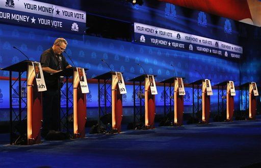 A Week Before Deadline, 13 Democrats Qualify for Debate