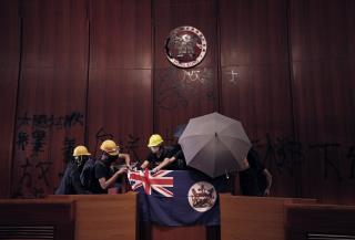Hong Kong Protesters Trash Legislature