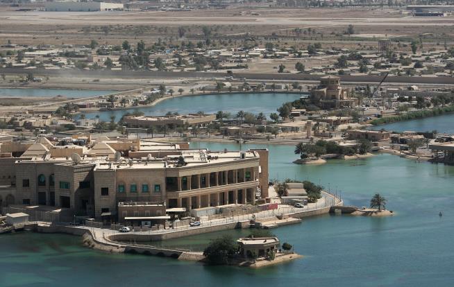 Saddam's Palace Is Tourist Hotspot for US Troops