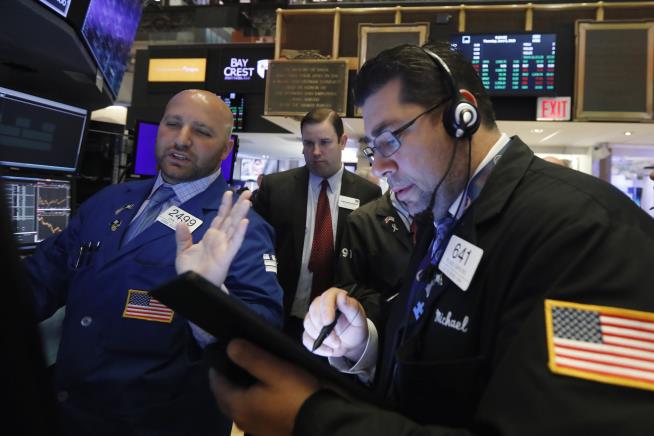 Stocks Close Lower on Wall Street