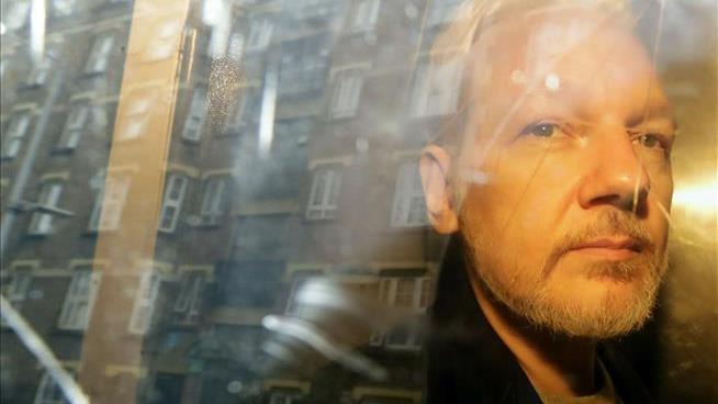 Ex-Ecuadorian President: Assange Meddled in US Election