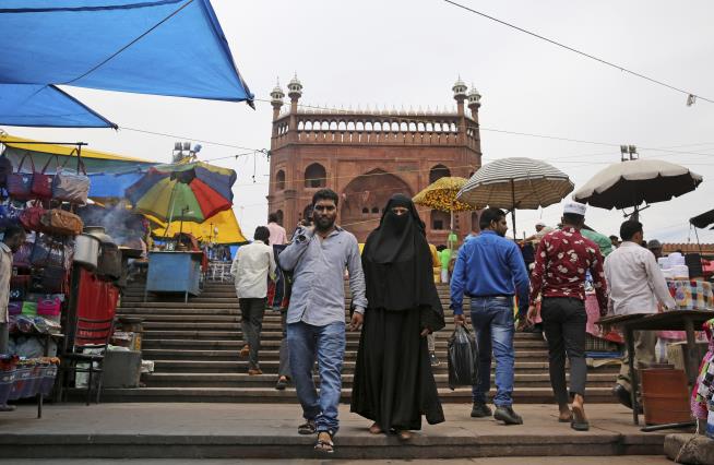 India Passes Law to End 'Instant Divorce' for Muslims