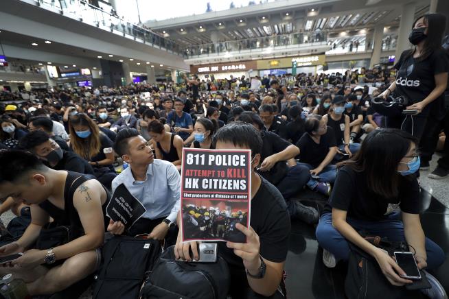 At Hong Kong Airport, a 2nd Day of Chaos