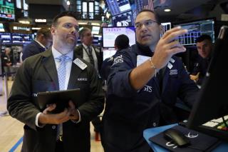 Banks Lead US Stocks Slightly Lower