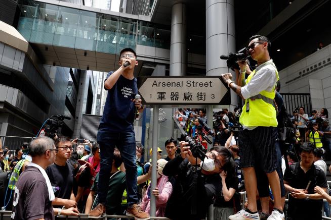 Hong Kong Arrests Pro-Democracy Leaders
