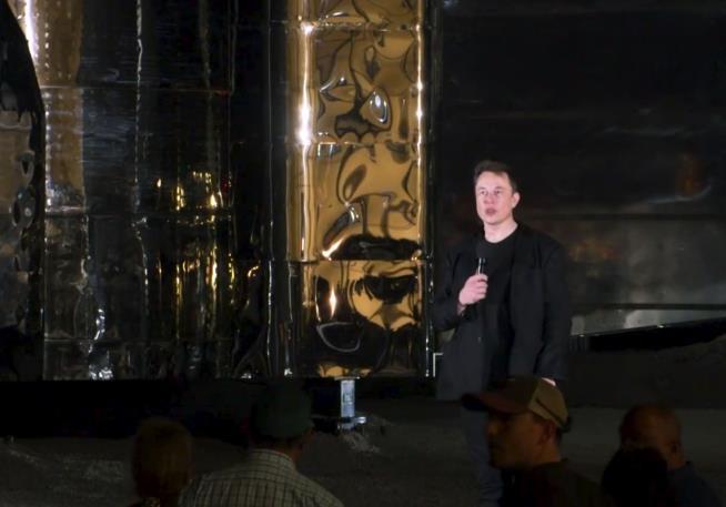 Musk Says New Craft Is Ticket to Mars