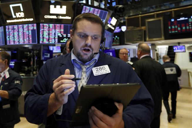 Wall Street's Early Gain Doesn't Last