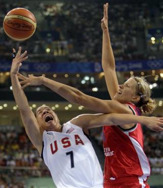 Bush Watches US Top Czechs in Basketball