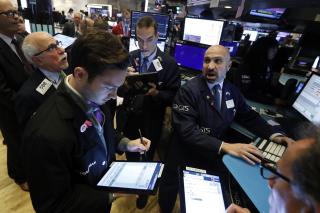 Tech Companies Lead US Stocks Broadly Lower