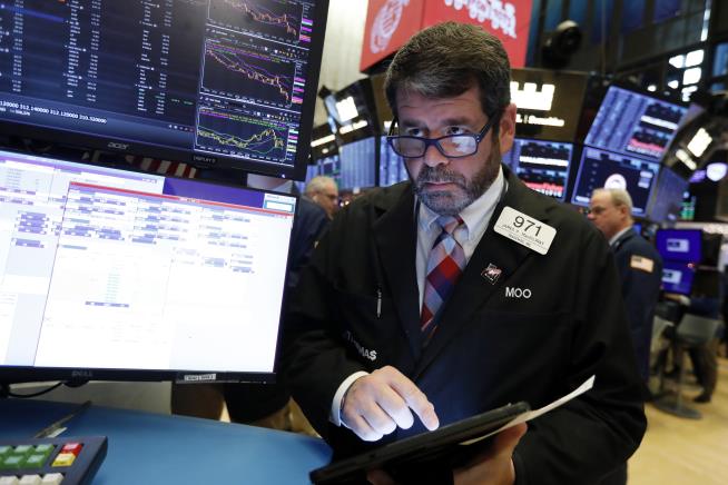US Stocks Close Broadly Lower