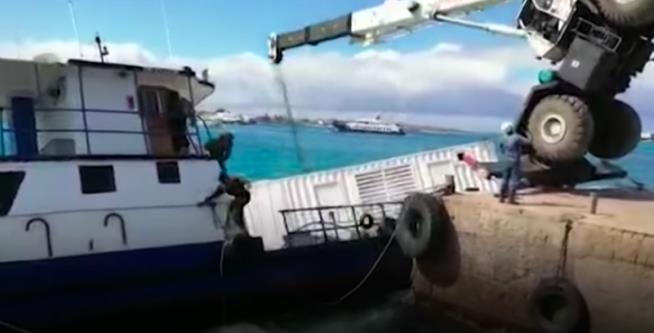 Crane Falls On Vessel, Causes 600-Gallon Oil Spill On San 