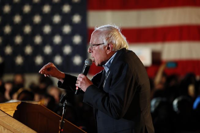 Bernie Sanders Smokes Rivals on Fundraising