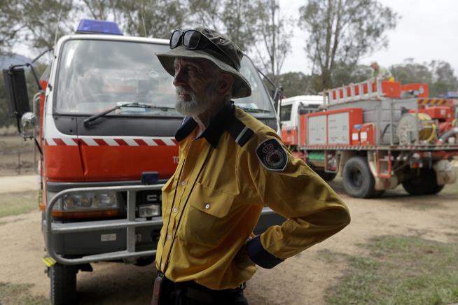 Australians Flee Homes as Fire Danger Rises Again