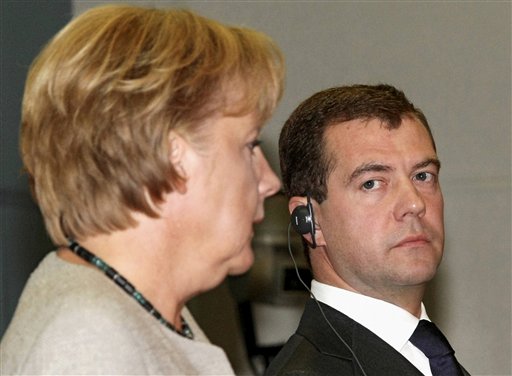 Medvedev Signs Peace Pact