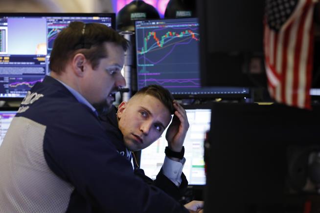 US Stocks Close Flat, Erasing Early Gains