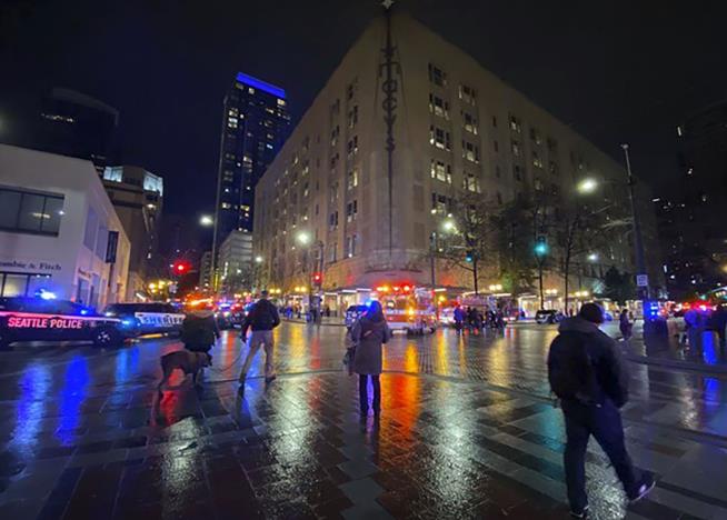 1 Killed, 7 Hurt in Downtown Seattle Shooting