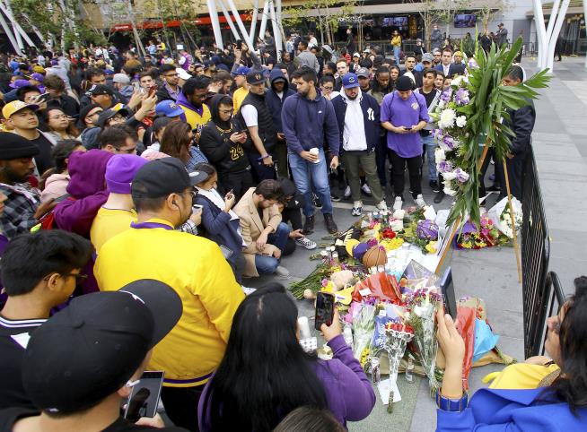 The World Reacts to Kobe's Death